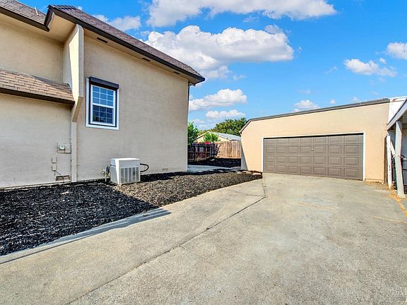 3rd image of 2531 Beaufort Court
