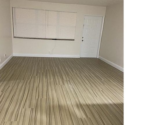 4th image of 1006 Twin Lakes Dr #1006