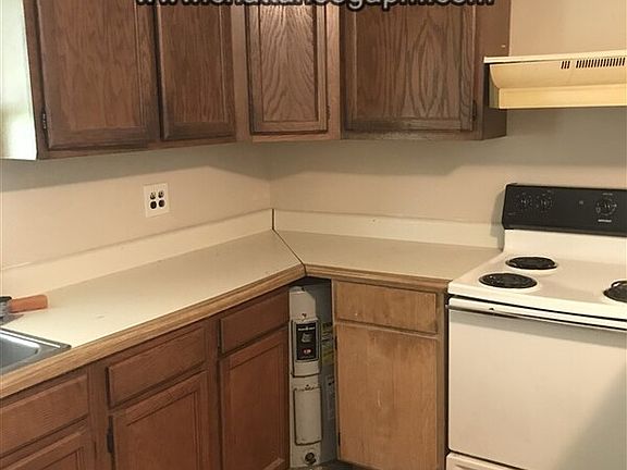 3rd image of 805 Carden Ave
