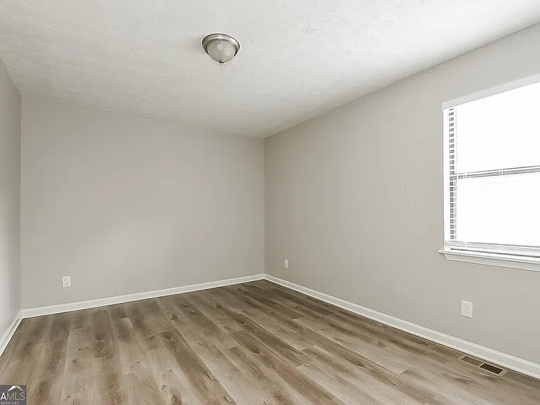 4160 Woodcrest Dr — Photo 13