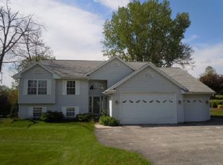 106 Chanticleer Ln NE, Poplar Grove, IL 61065