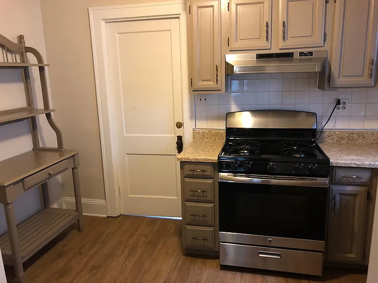 2092 Lincoln Ave #LOWER — Photo 8