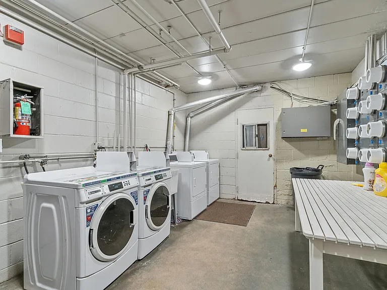 3332 Hennepin Ave — Photo 8