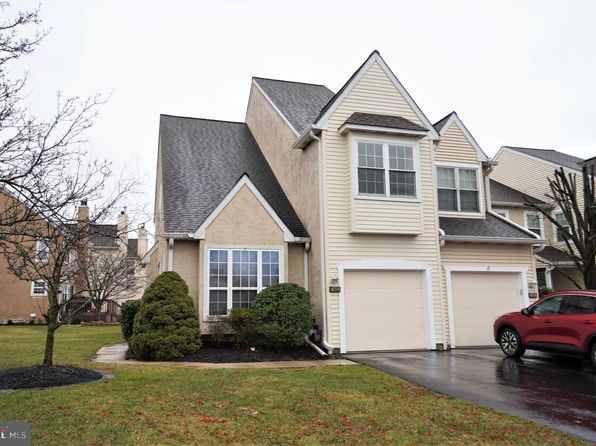 458 Country Club Dr
