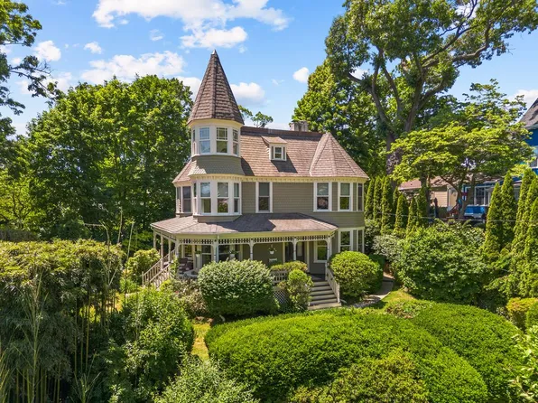 19 Howe Pl, Bronxville, NY 10708