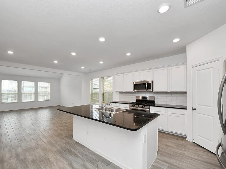 7214 Cordgrass Prairie Ln — Photo 10