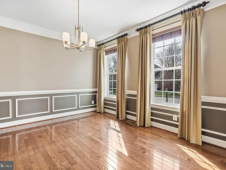 4561 Rona Pl — Photo 13
