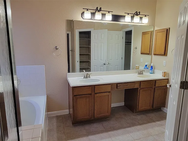 2100 Pipers Field Dr #46 — Photo 12