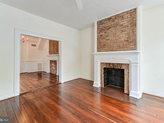 3rd image of 221 N Fairfax St