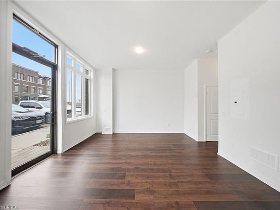 4th image of 585 Colborne St #107