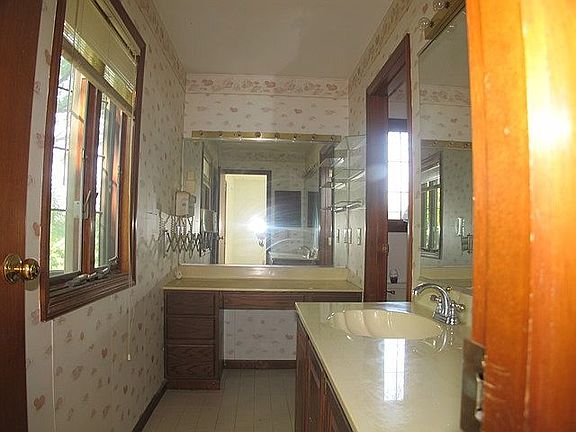 2nd image of 3169 Woodside Dr
