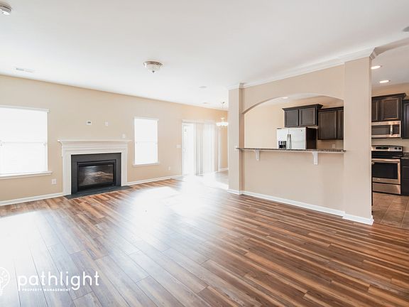 3rd image of 114 Meadow Springs Dr