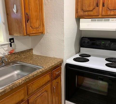 5th image of 211 W Apache St APT C
