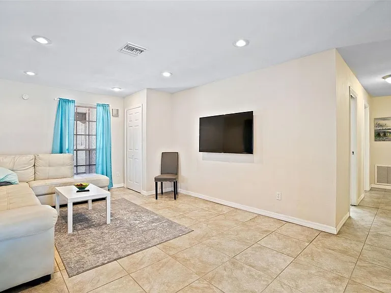 2366 17th Ave SW #2366 — Photo 5