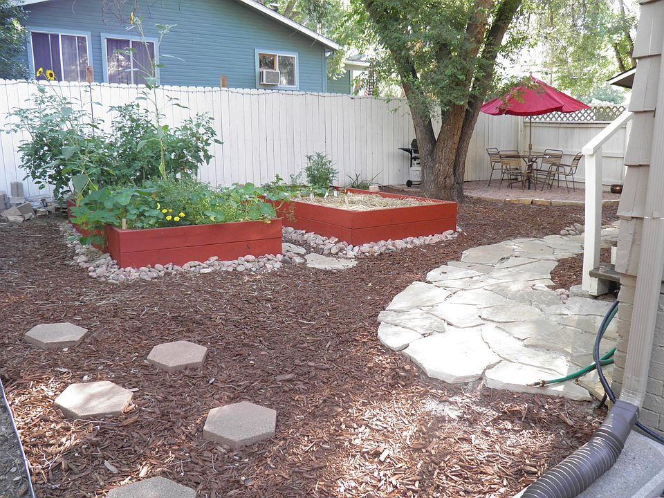Common area backyard for planting and relaxing