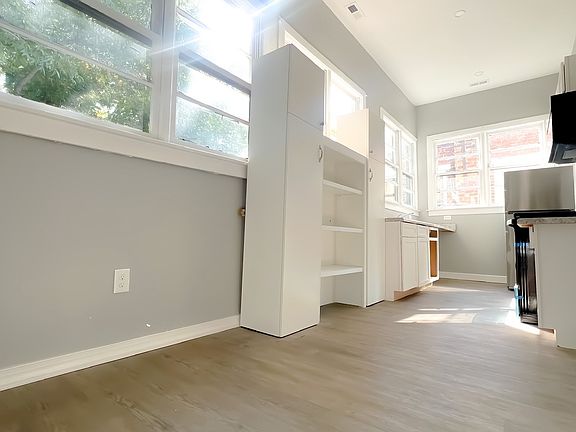 5th image of 804 W Washington St #C