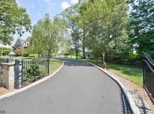74 Grandview Dr, North Haledon, NJ 07508