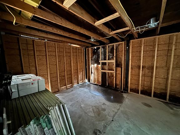 12th image of 146 Roy Rd