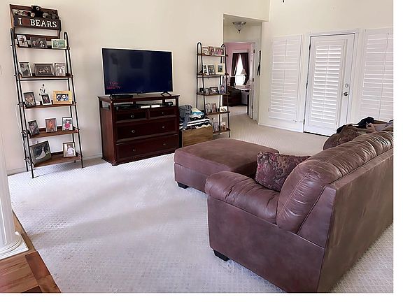 4th image of 1319 W Canterbury St