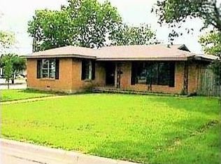 801 Lee Dr, Bedford, TX 76022