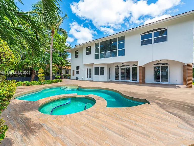552 Palm Dr — Photo 60