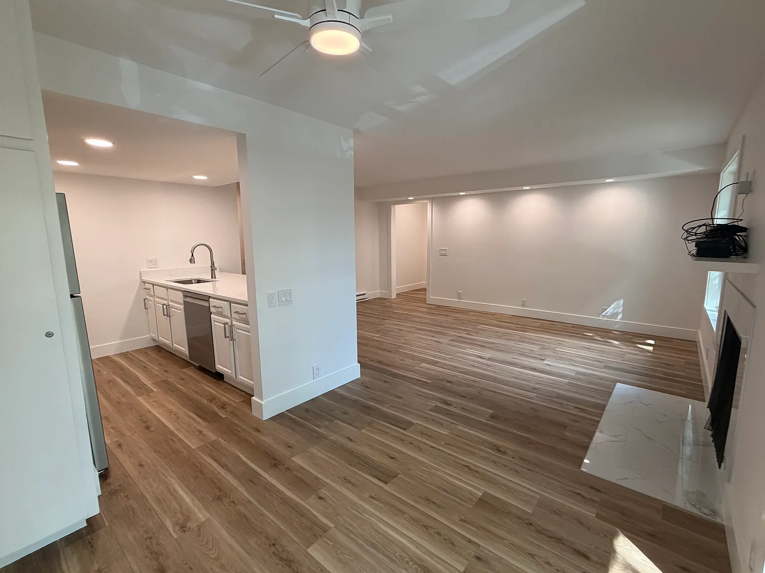 2 bed, 952 sqft, $5,800 — Photo 2