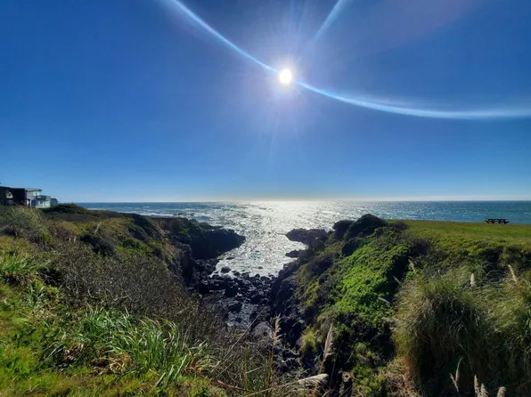 680 Lower Pacific Dr, Whitethorn, CA 95589