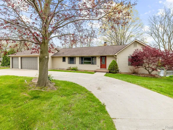 235 Indianwood Rd, Lake Orion, MI 48362