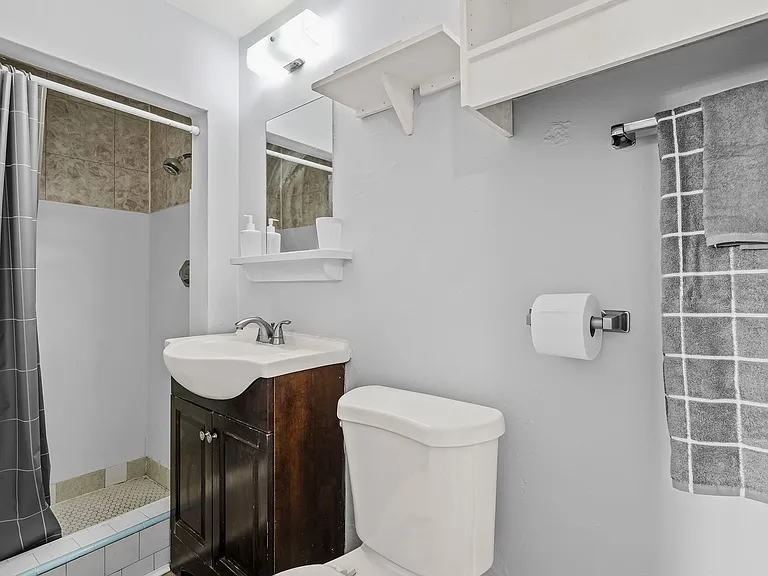 2150 Victorian Ave — Photo 10