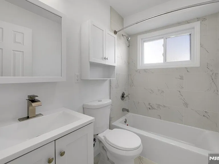 380-388 Grand Ave — Photo 15