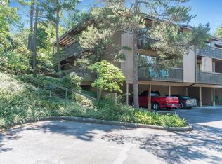 7526 SW Barnes Rd UNIT E, Portland, OR 97225