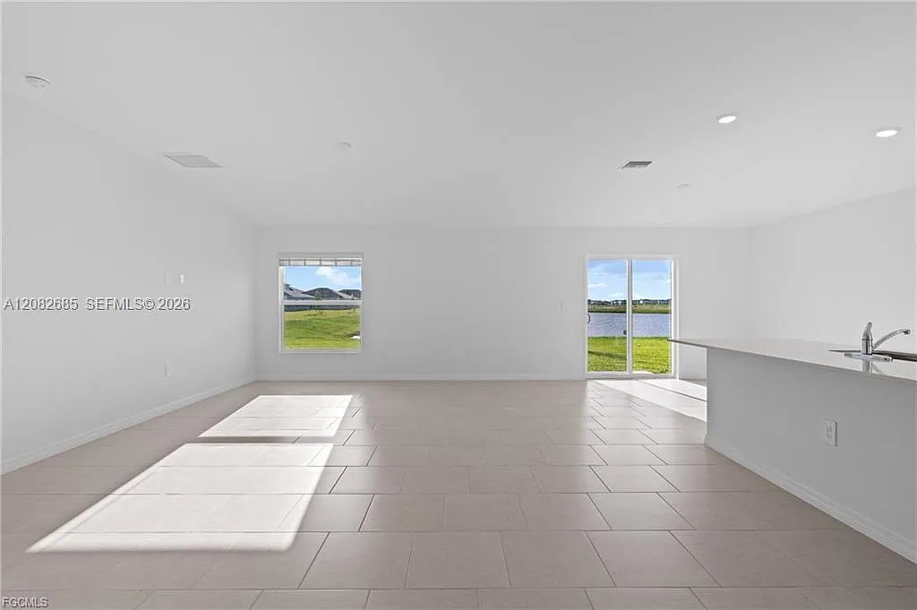 4 bed, 2.0 bath, $2,300 — Photo 4