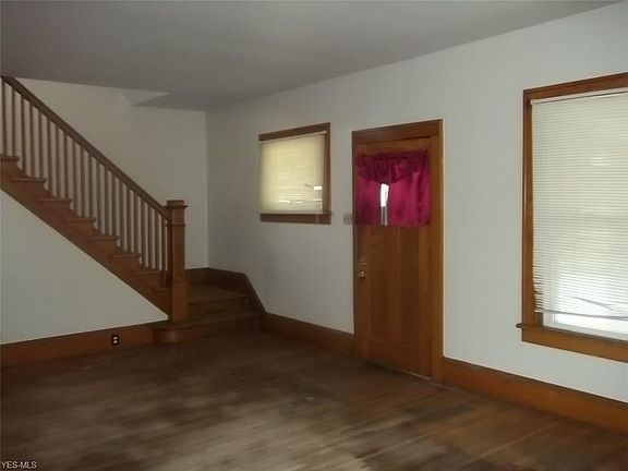 4th image of 281 Vine St