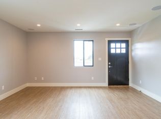 581 E Hillsdale St #B, Inglewood, CA 90302