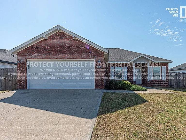 211 Grove Ln — Photo 1