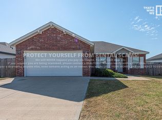 211 Grove Ln, Centerton, AR 72719