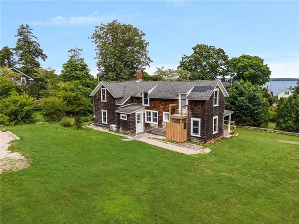 135 Ferry Rd, Saunderstown, RI 02874