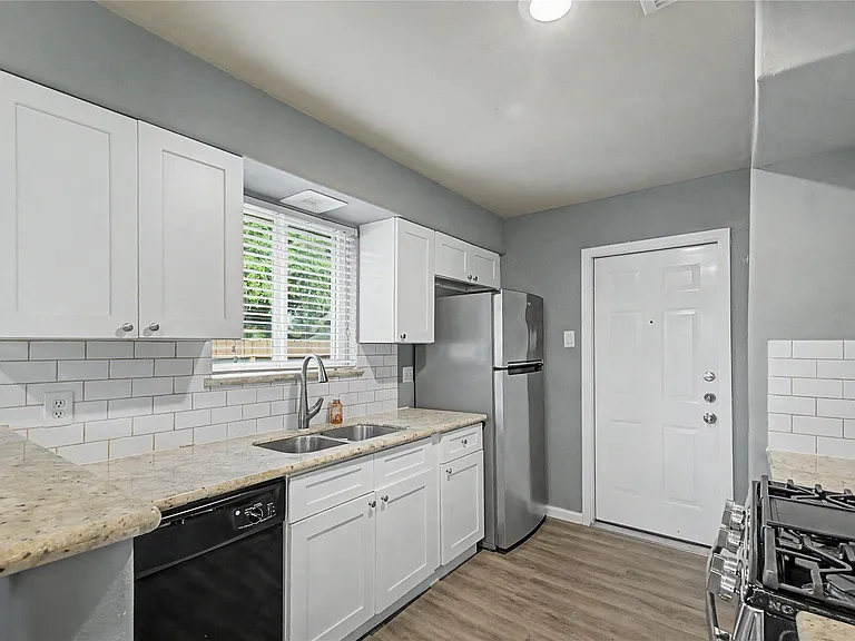 6343 Maple Hill Dr — Photo 13