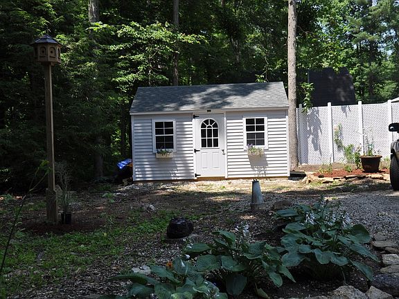 another view of shed and privacy fencencin