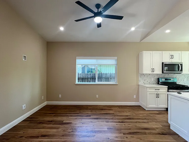 2029 W Pueblo Ave #A — Photo 2