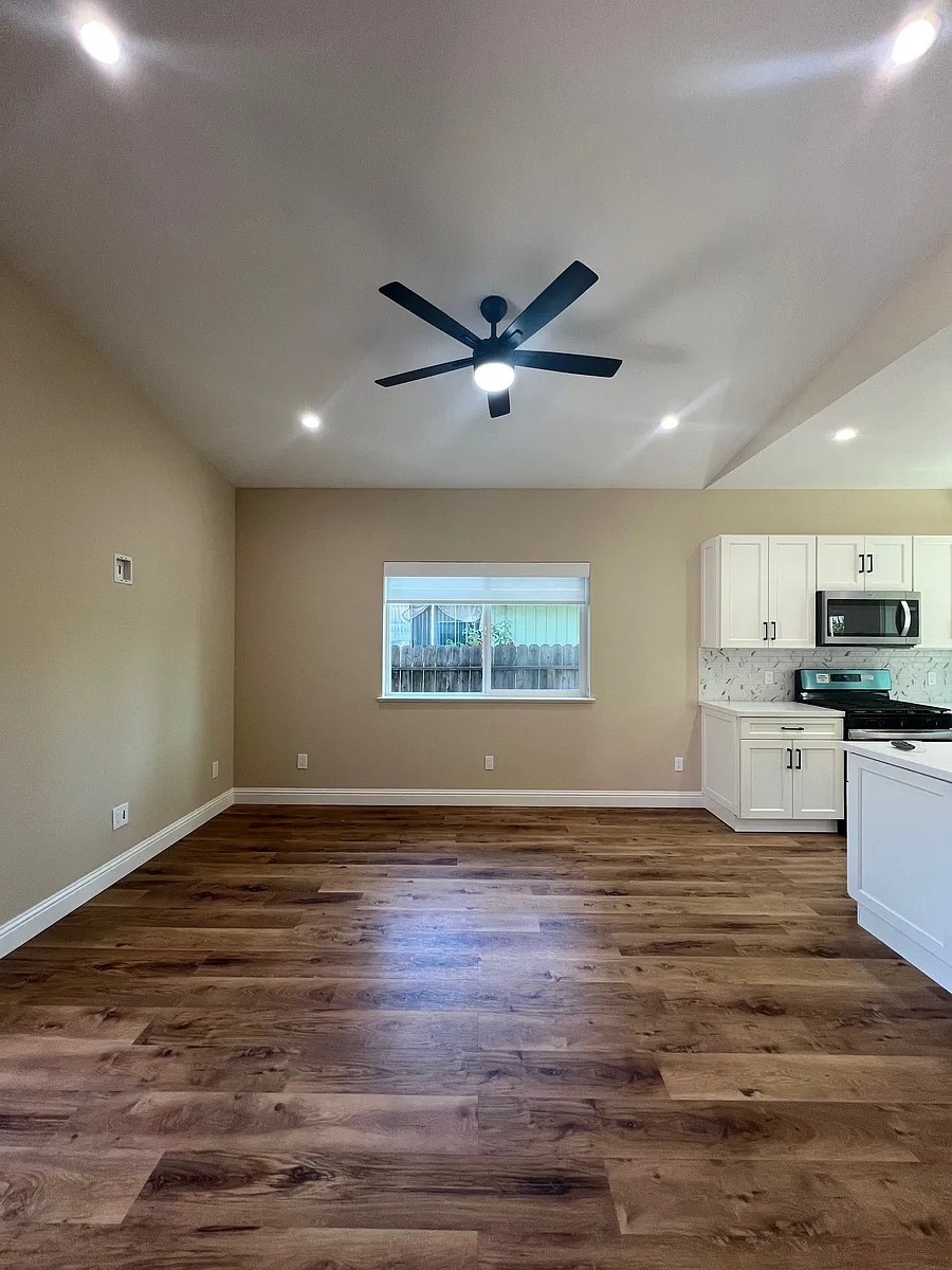 Building Photo - 2029 W Pueblo Ave #A
