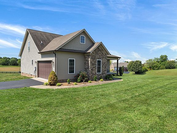 3rd image of 37 Pear Tree Ct
