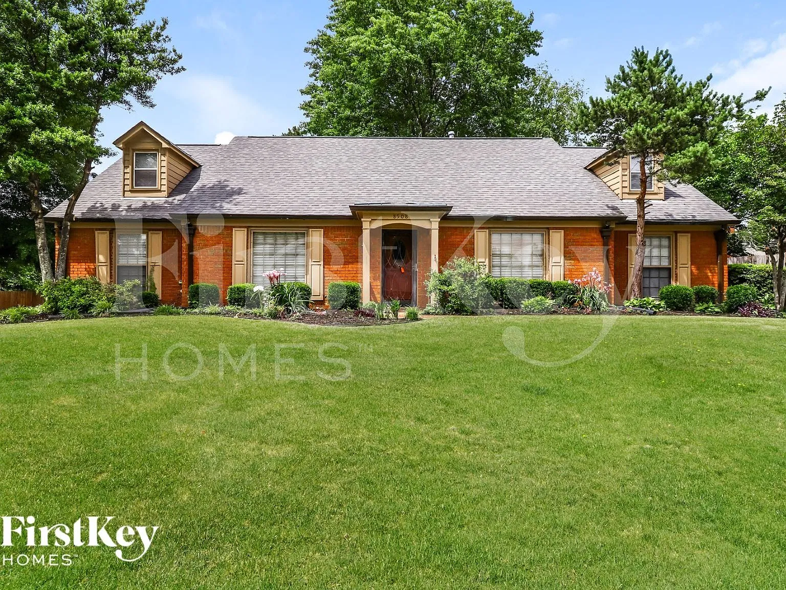4 bed, 2.0 bath, 2748 sqft, $2,690 — Photo 1