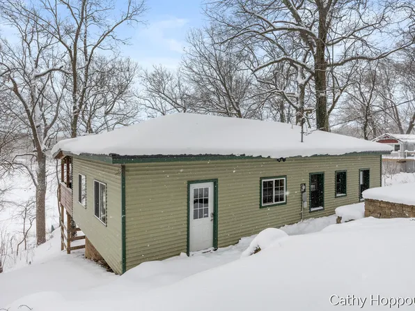 23 Oak Opening, Delton, MI 49046