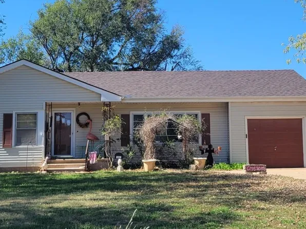 614 N Plum St, Wellington, KS 67152
