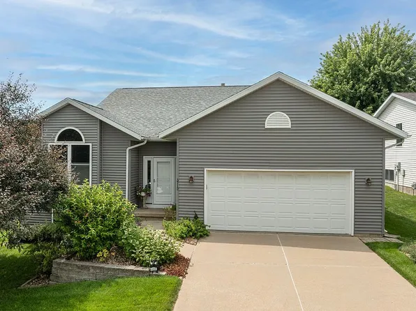 3712 Knight Dr SW, Cedar Rapids, IA 52404
