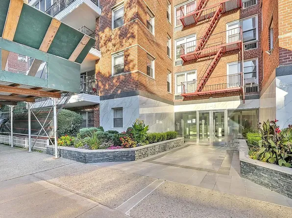 66-15 Thornton Pl #1W, Queens, NY 11374