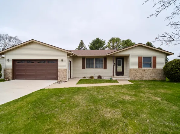 364 12th St, Manistee, MI 49660
