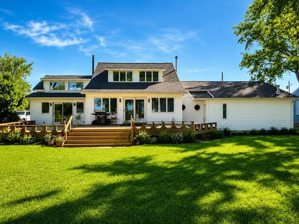 141 Bay Shore Dr, Bay City, MI 48706