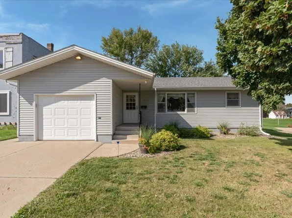 514 Ash St S, Sauk Centre, MN 56378